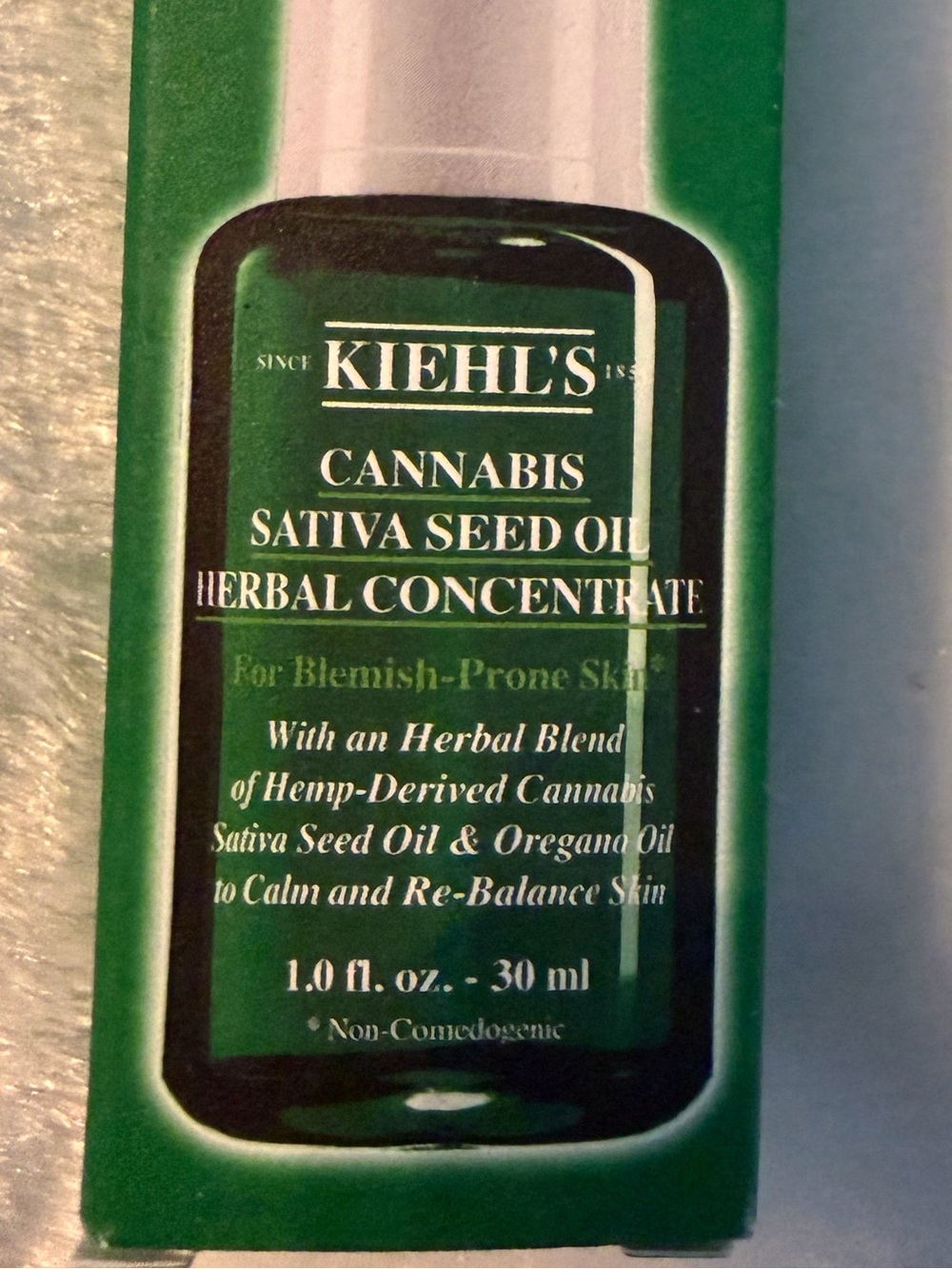 Kiehl's Green Skincare Serum Box with White Cap Illustration